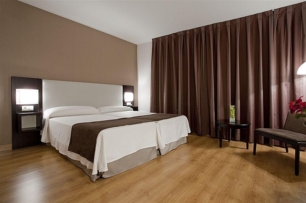Hostal Carlos III Getafe Room photo