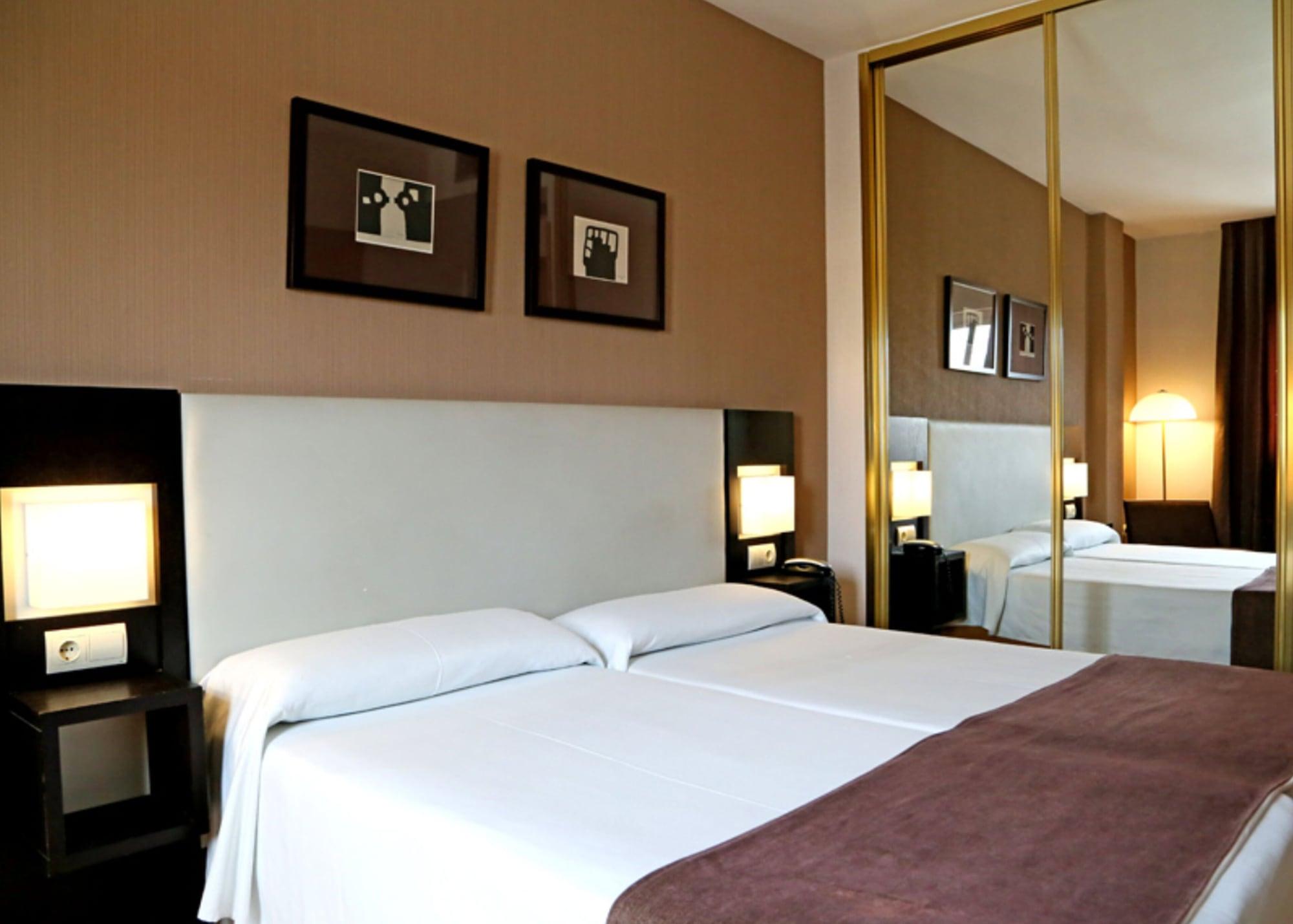 Hostal Carlos III Getafe Exterior photo