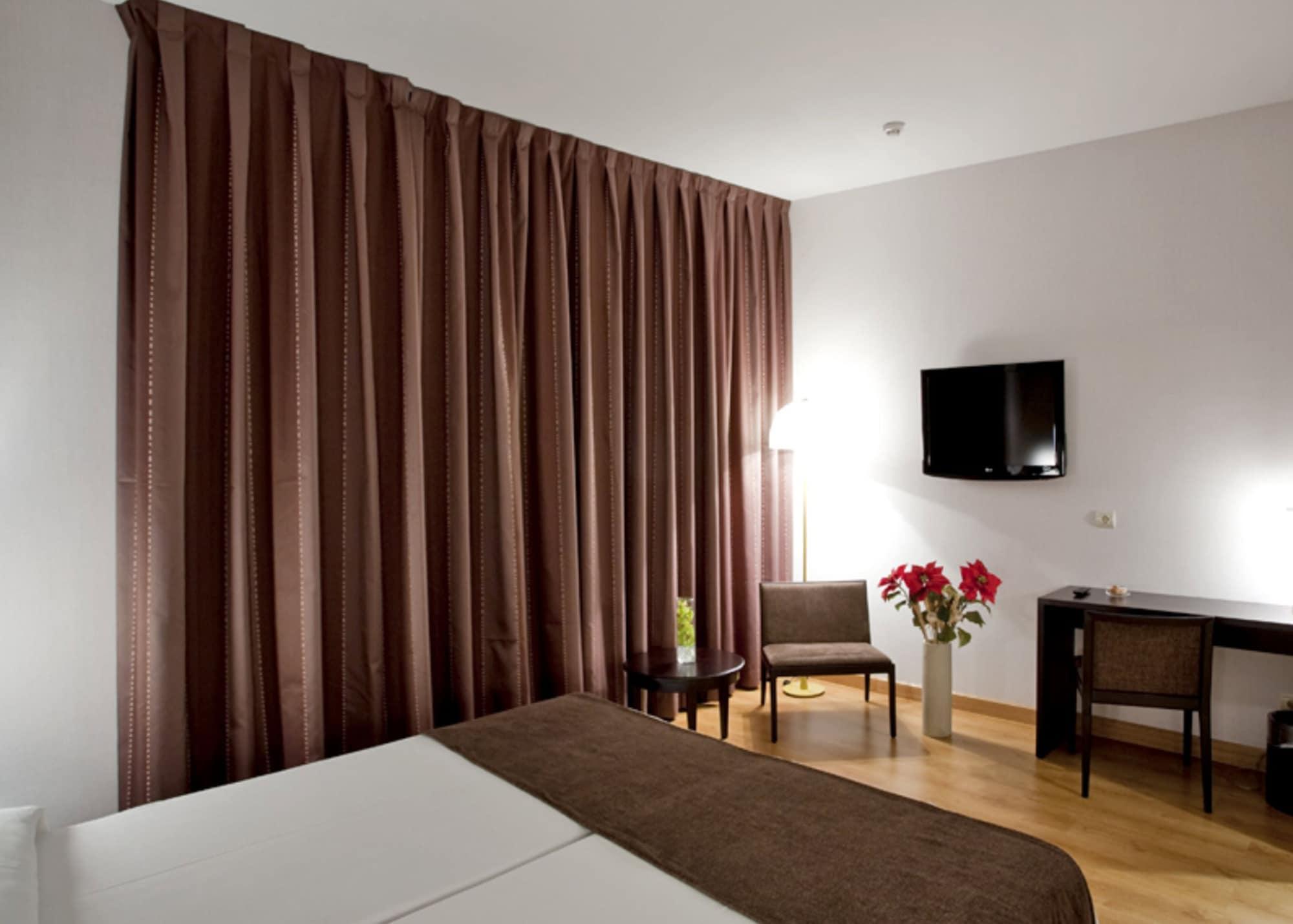 Hostal Carlos III Getafe Exterior photo