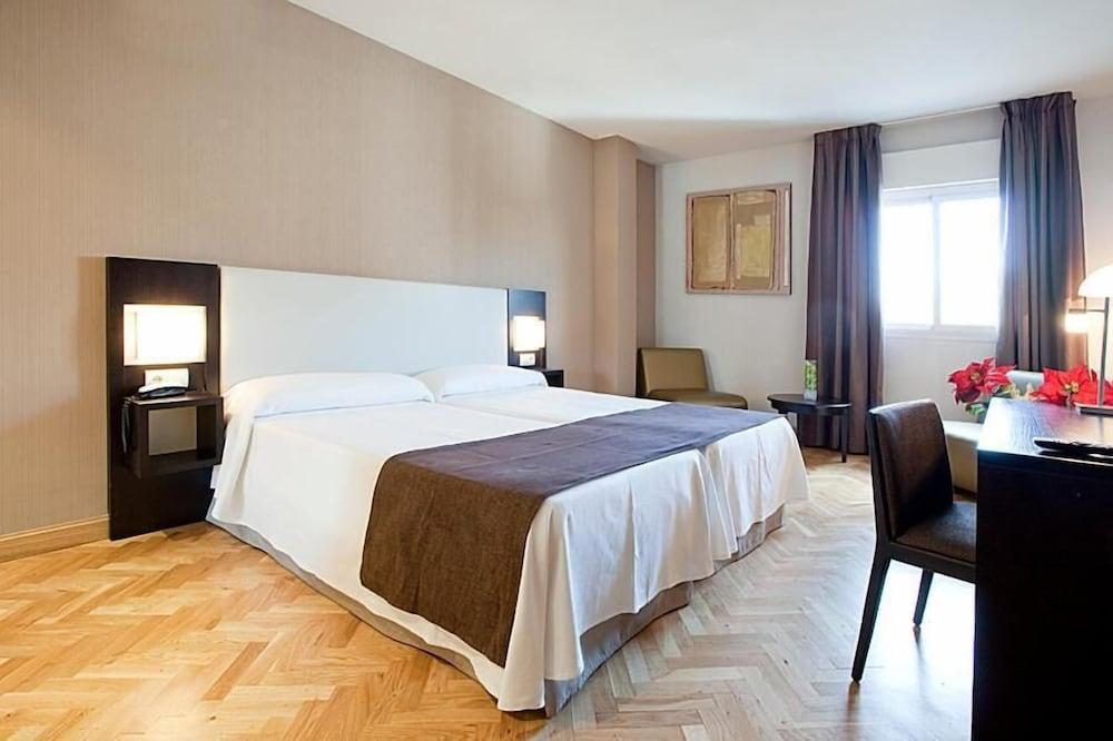 Hostal Carlos III Getafe Exterior photo